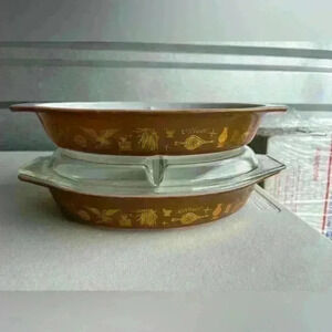 Pyrex Casserole Dish 1 1/2 Quart Brown Gold Divided W/Lid Early American Vintage
